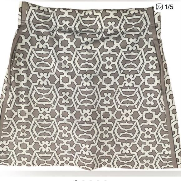 Gretchen Scott Designs Pants - NWT Gretchen Scott Women’s Size M Neutral Gray Geometric Active Athletic Skort